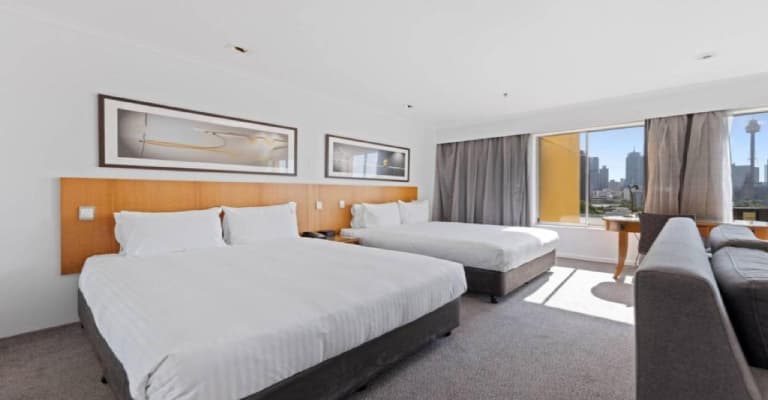 Holiday Inn Sydney Potts Point Room