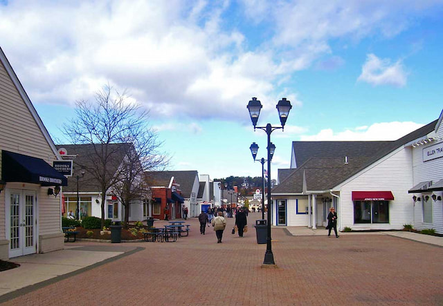 Woodbury Common Premium Outlets From New York With Roundtrip Small Group  Shared Transport Service
