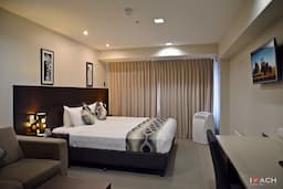 Auckland City Hotel Room