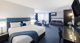 Deluxe King Room - 1Ramada Diplomat Canberra