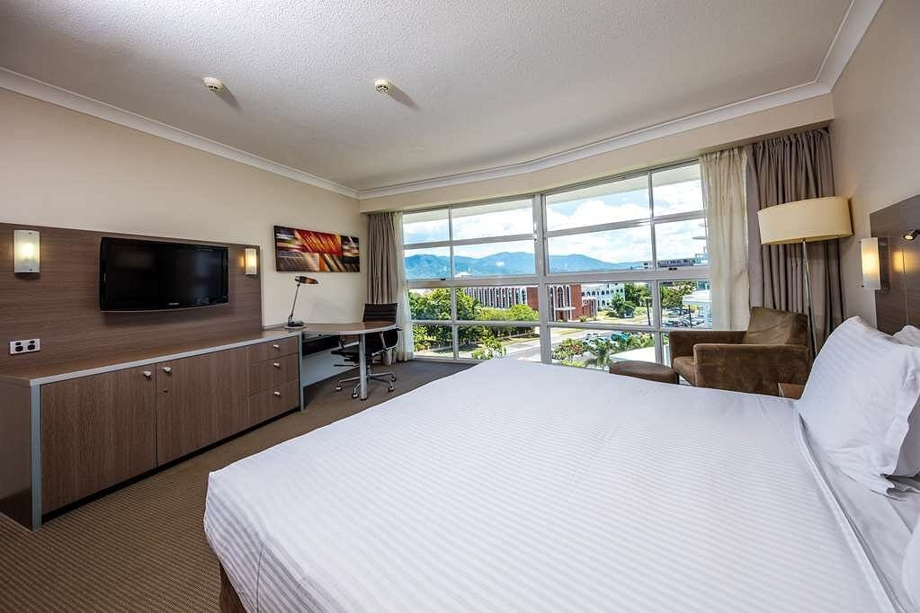 DoubleTree by Hilton Cairns Standard Room