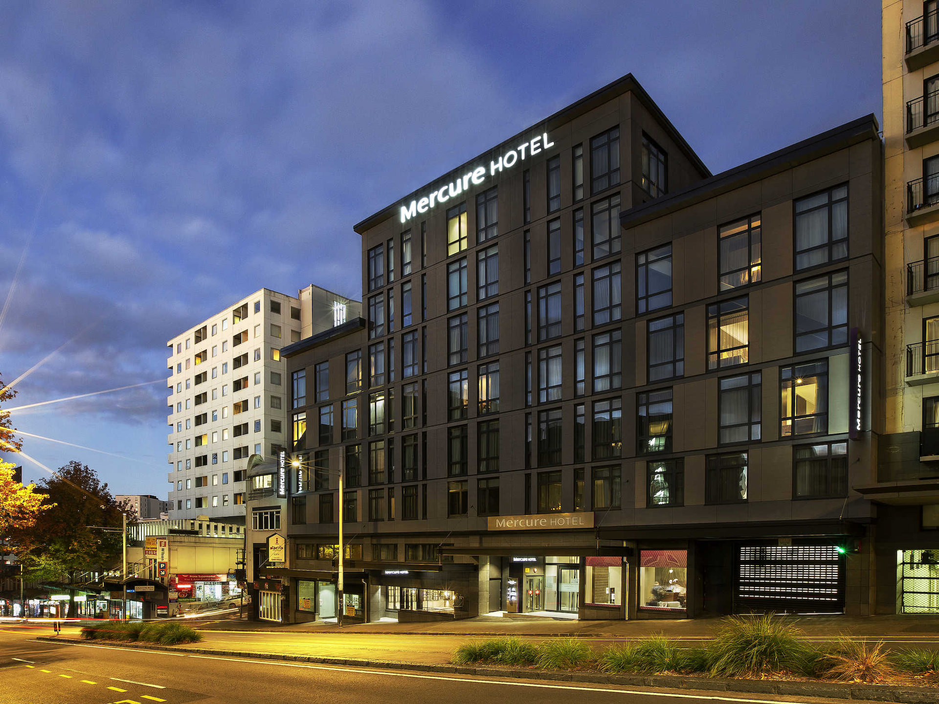 Grand Mercure Auckland Exterior View