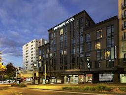Grand Mercure Auckland Exterior View