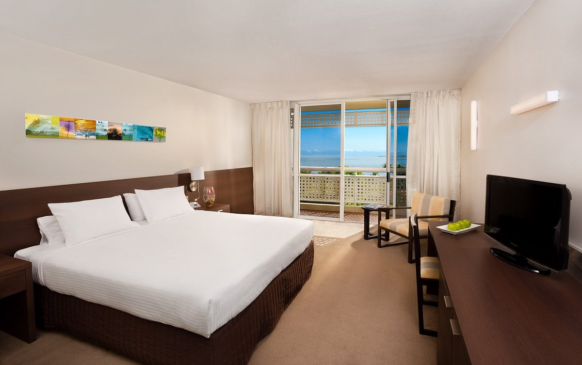Holiday Inn Cairns Harbourside Room