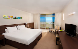 Holiday Inn Cairns Harbourside Room