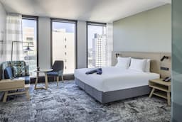 Holiday Inn Express Auckland Room