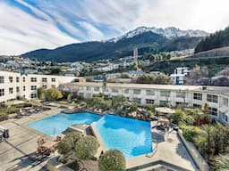 Mercure Queenstown Resort Exterior