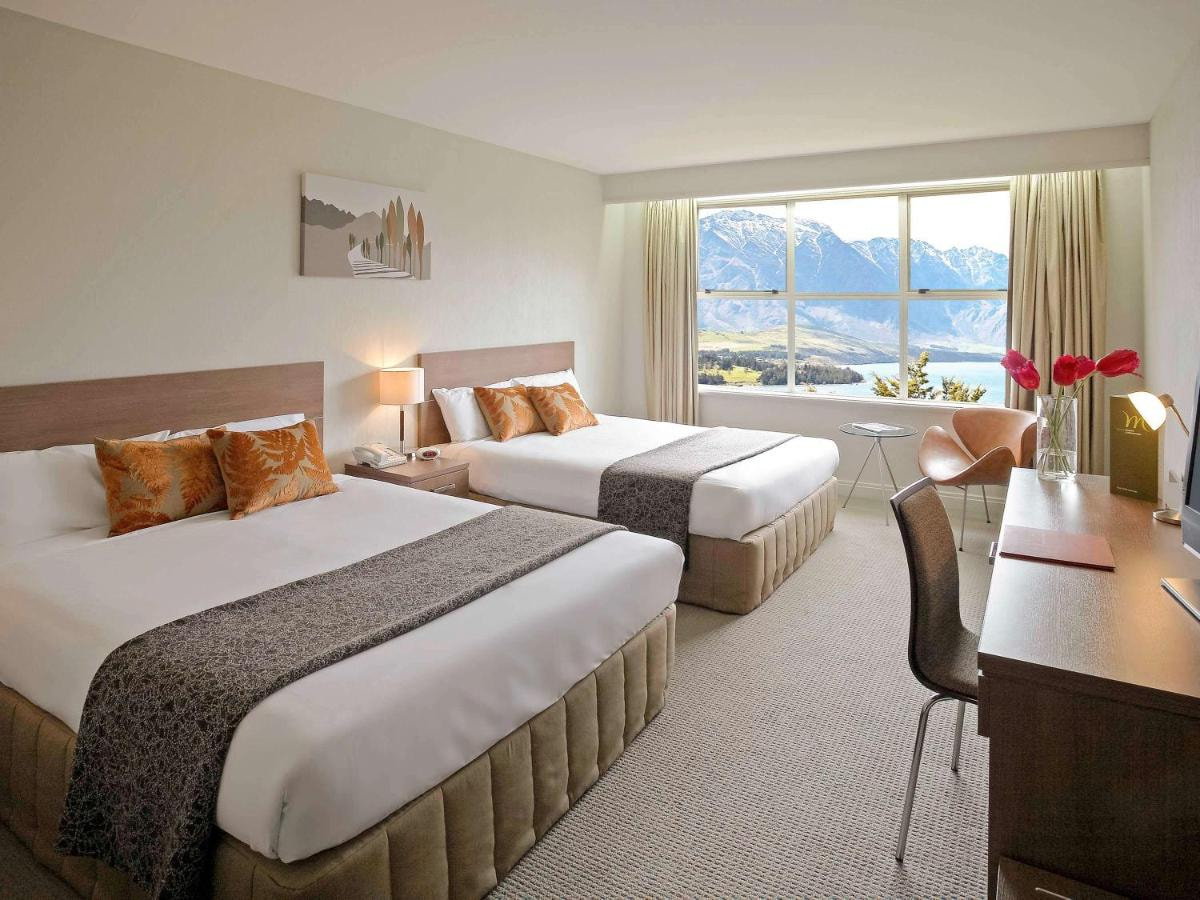 Mercure Queenstown Resort Lake View Room