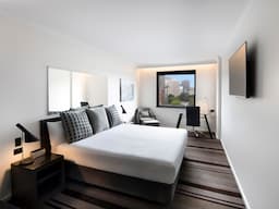 Mercure Sydney Room