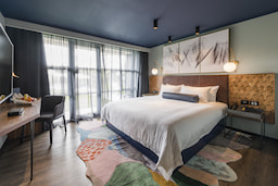 Naumi Auckland Airport Hotel Room