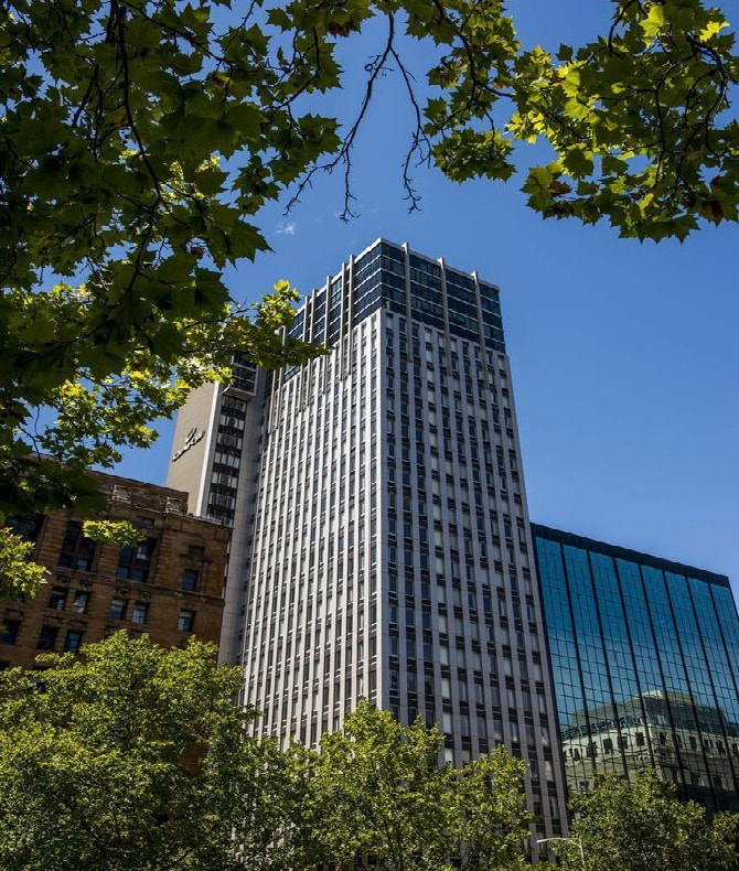 Oaks On Market Exterior View