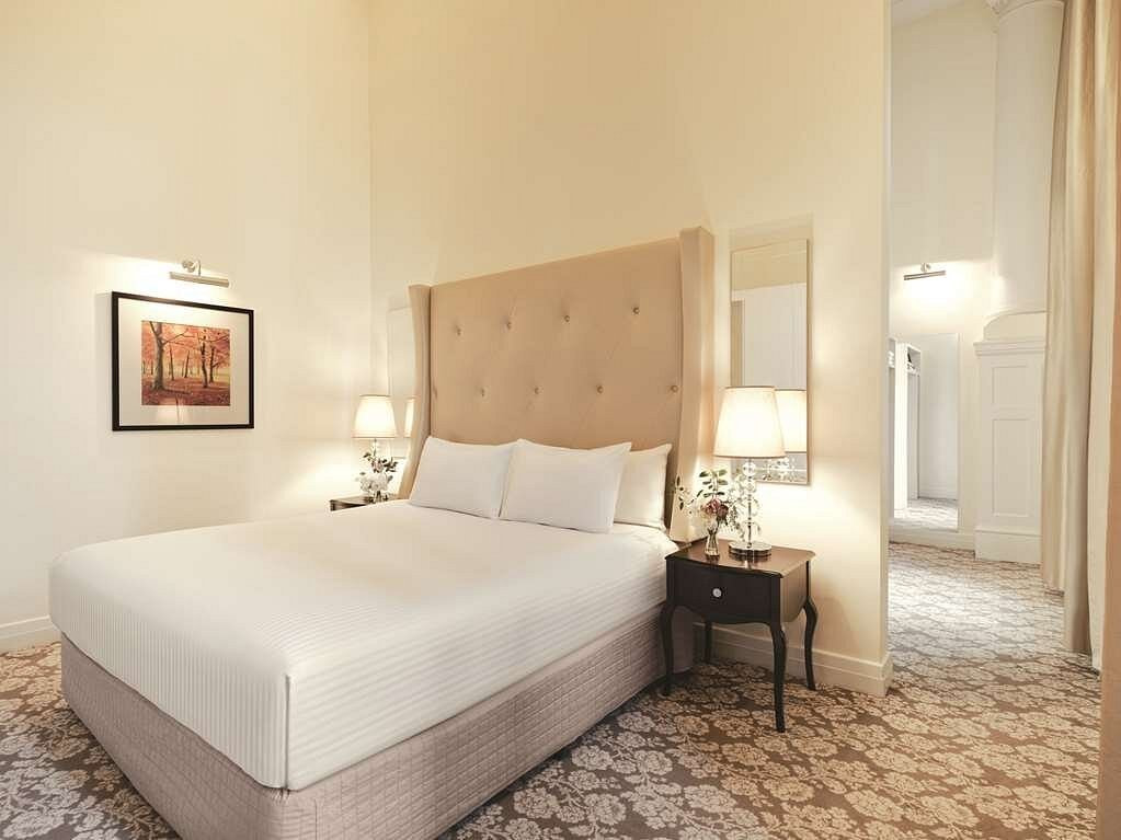 Rendezvous Grand Hotel Room