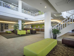 Rydges Esplanade Resort Cairns Lobby