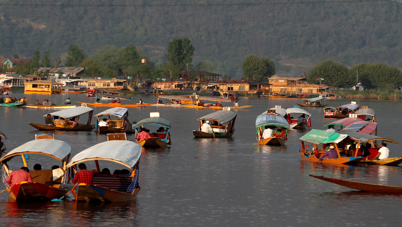 Shikara Ride In Dal Lake - Srinagar