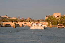 Bateaux Parisiens Seine River