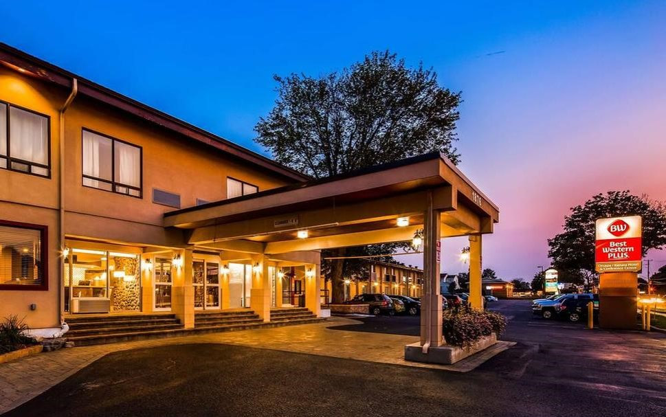 Best Western Plus Ottawa Exterior