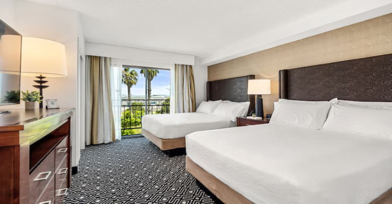 Embassy Suites by Hilton Los Angeles International Airport South Room