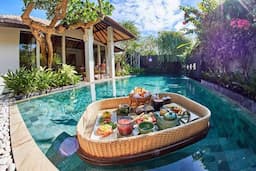 Floating Breakfast