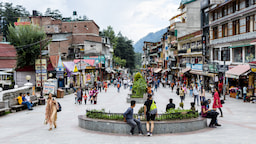Manali Main Street Main Mall Road