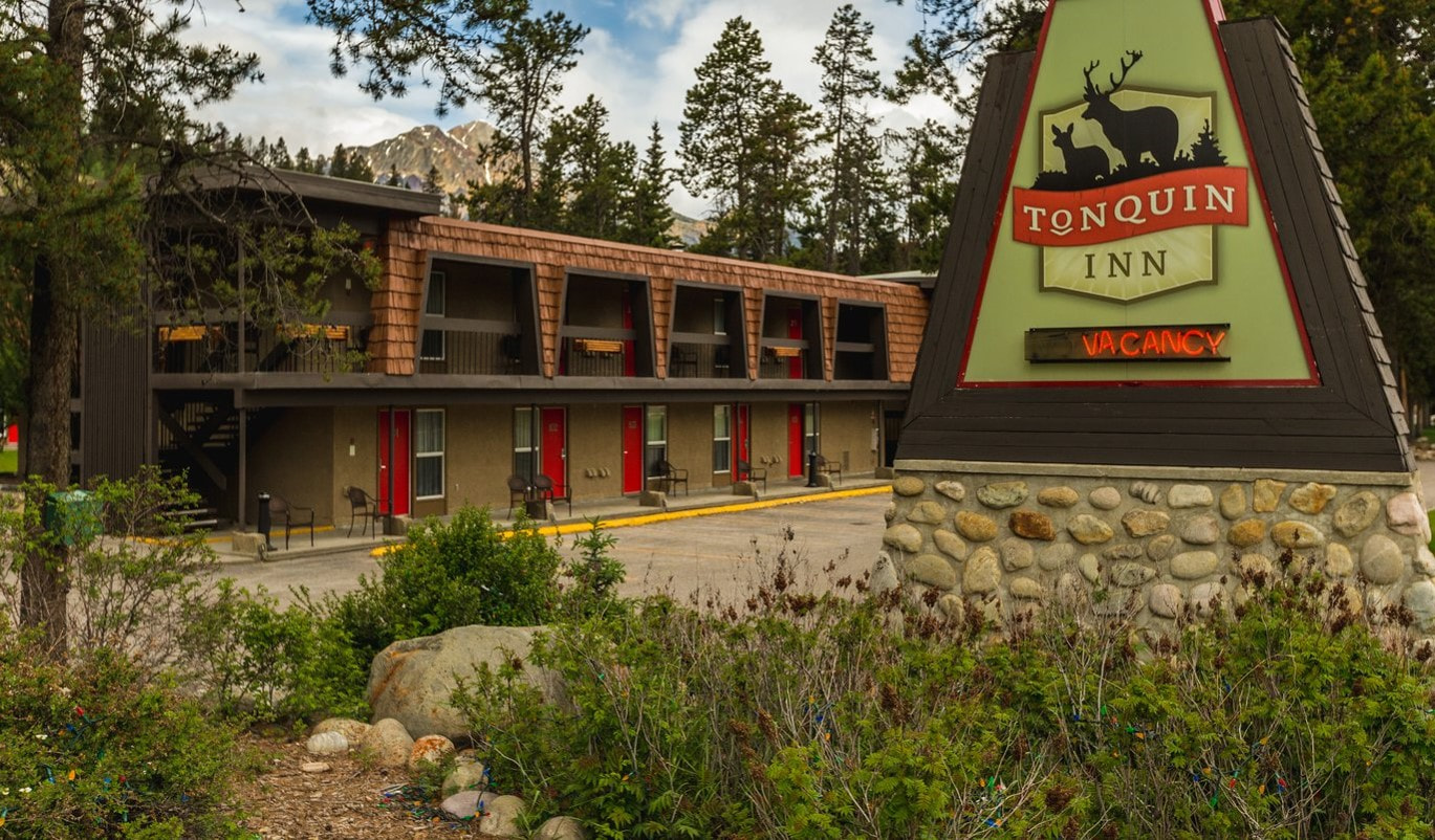 Tonquin Inn Exterior
