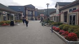 Woodbury Common Premium Outlets Shopping