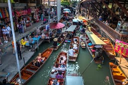 Floating market