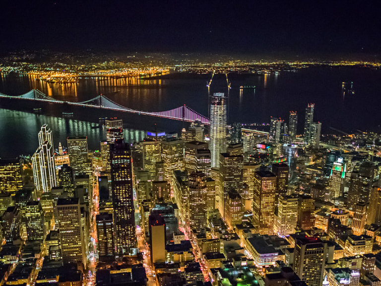 Lift on a helicopter and praise San Francisco view - 1