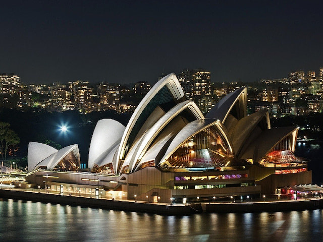 See a show at the Opera House - 4