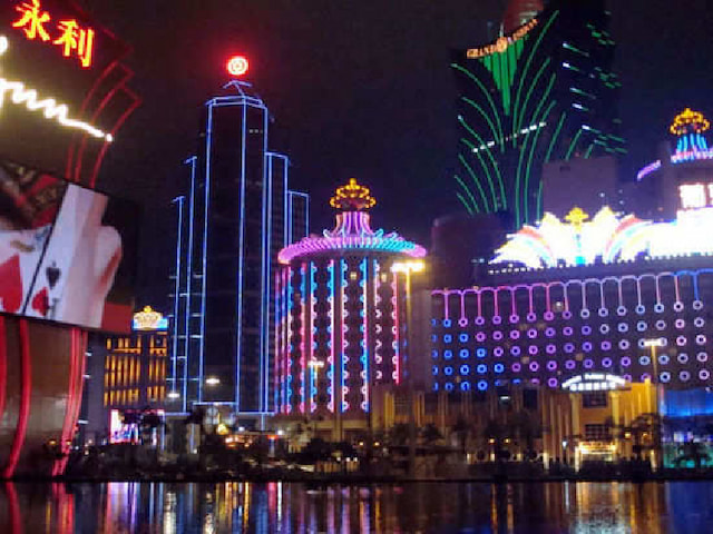 go-casino-hopping-and-let-the-chips-falls