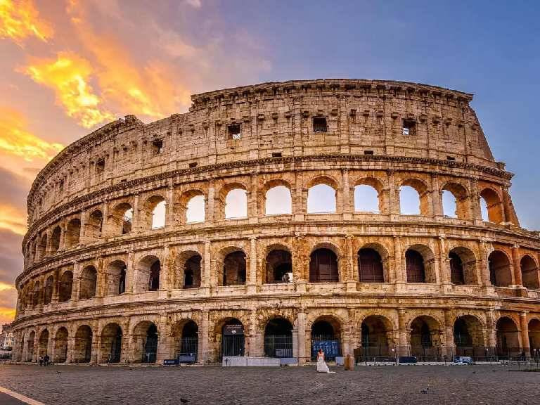 Stroll across beautiful Rome